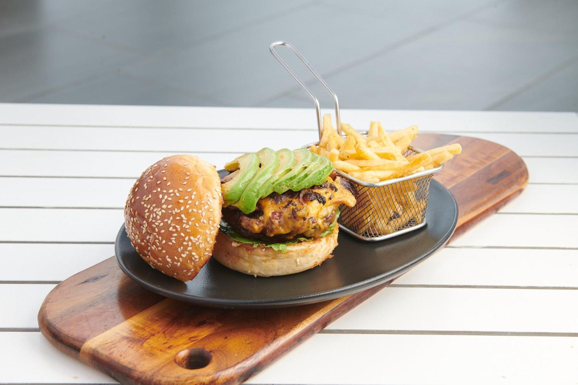 Hotel The Capital Zimbali Ballito Zewnętrze zdjęcie A vegan burger with avocado and chips