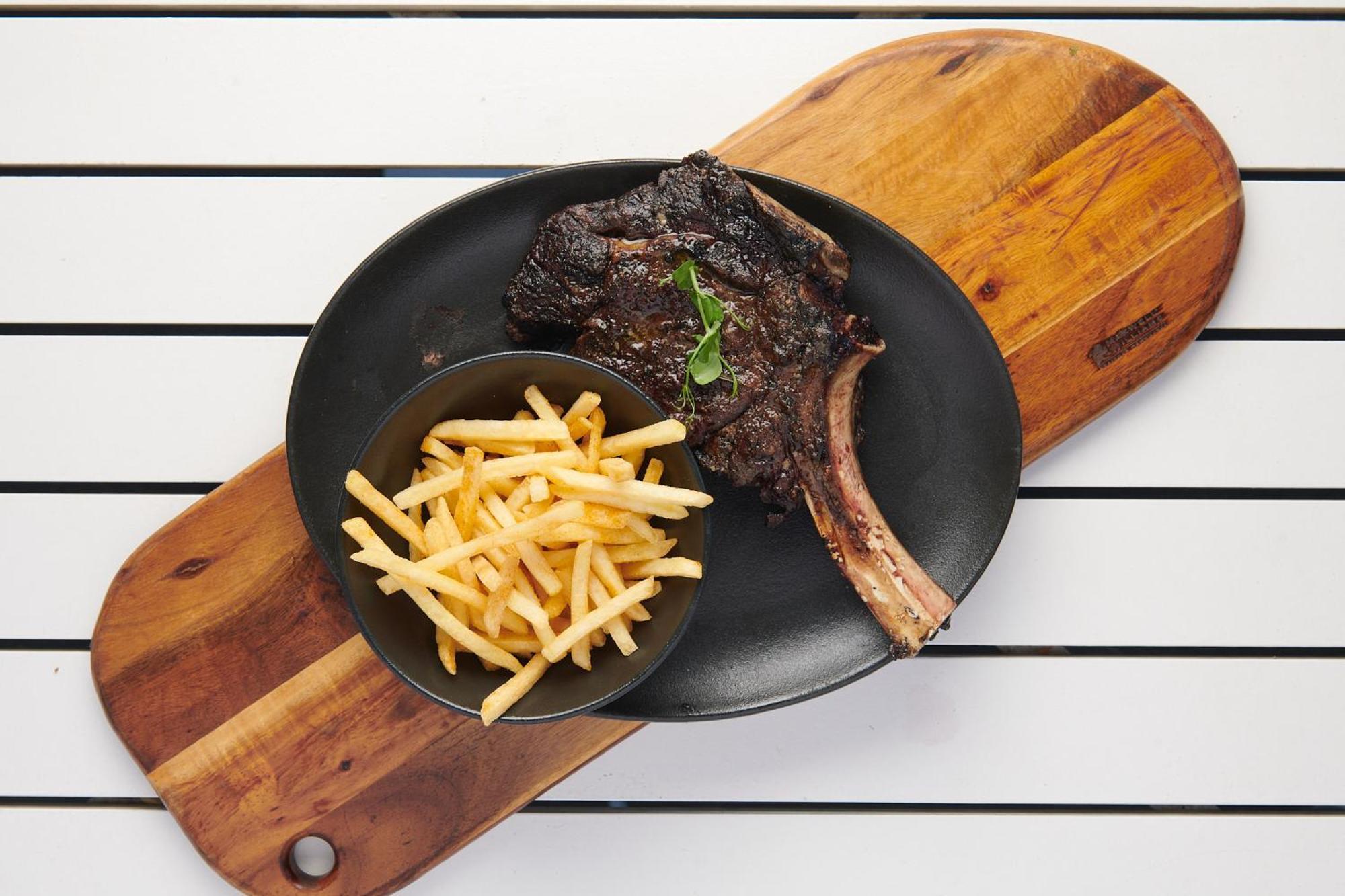 Hotel The Capital Zimbali Ballito Zewnętrze zdjęcie A steak and chips meal