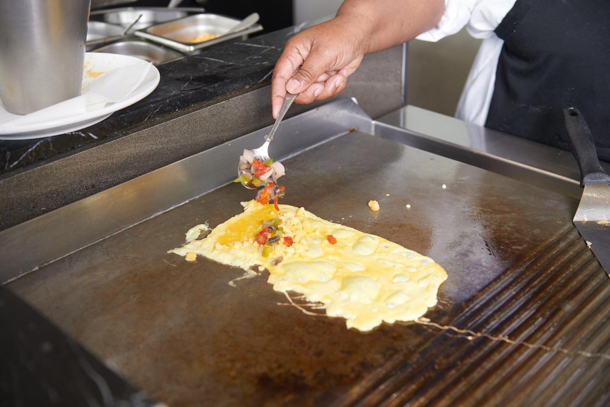 Hotel The Capital Zimbali Ballito Zewnętrze zdjęcie Preparation of an omelette